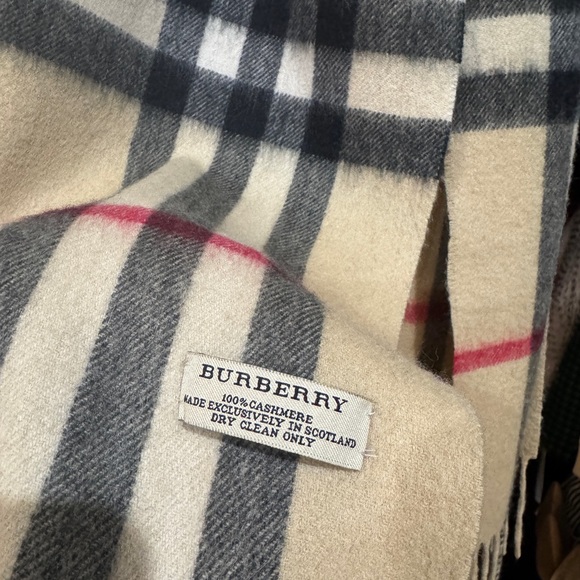Burberry Vintage Trench - Picture 16 of 16